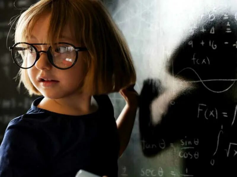 3 летний мальчик. Вундеркинд фото. Мемы про вундеркиндов. Девочка вундеркинд. Одаренный ребенок.