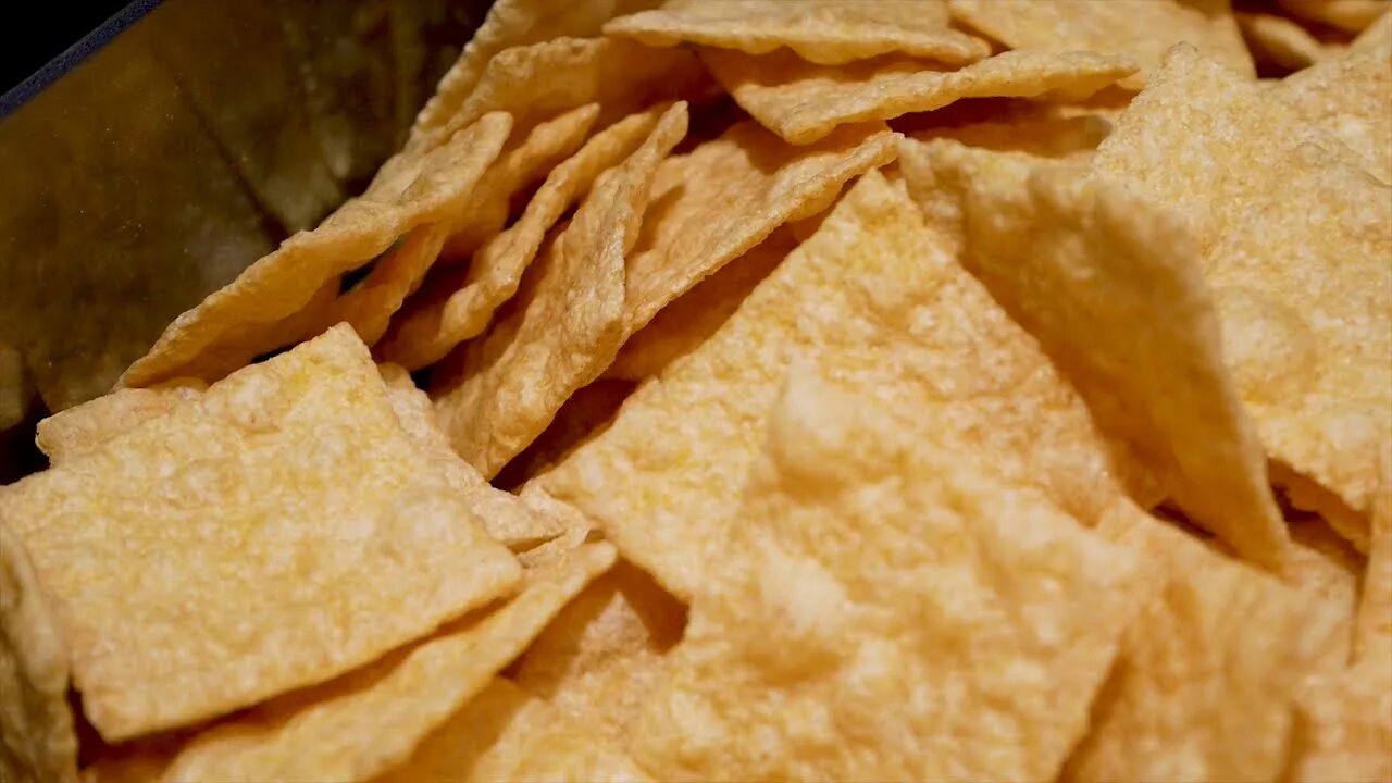 День кукурузных чипсов. Кукурузные чипсы начос. Мексика чипсы начос. Чипсы начос nachos. Чипсы из тортильи.