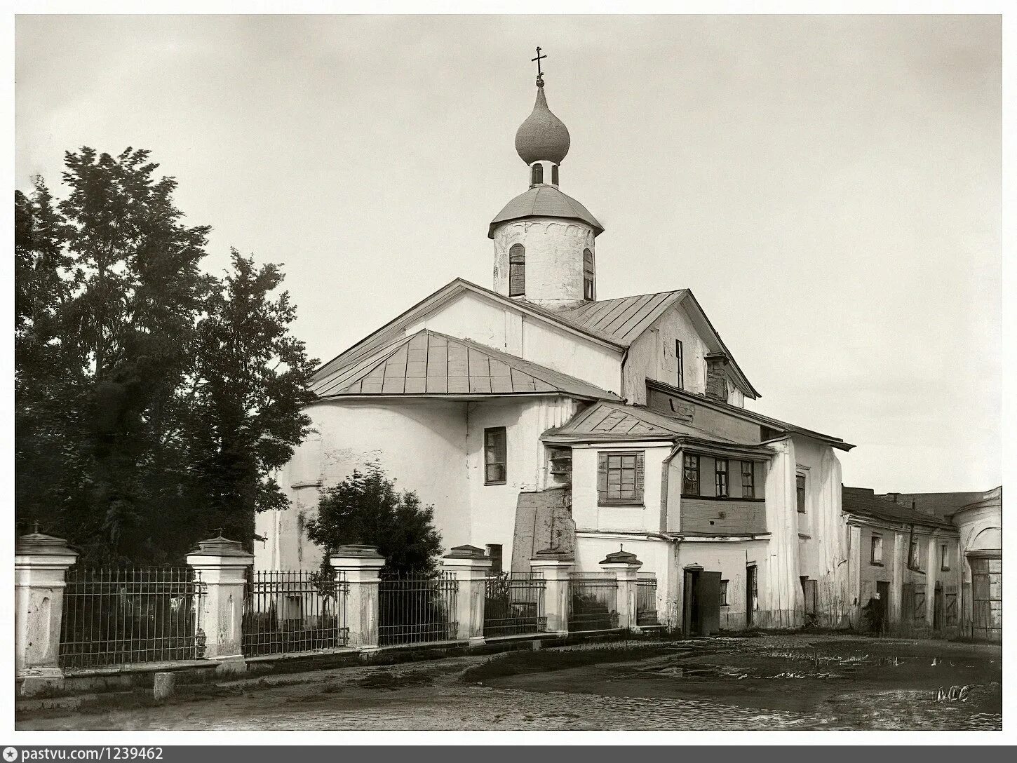 Храм Параскевы пятницы в Великом Новгороде. Церковь Параскевы пятницы на торгу в Новгороде. Церковь Параксева пятницы в Новгороде. Церковь Параксева пятницы в Новгороде 12 в.