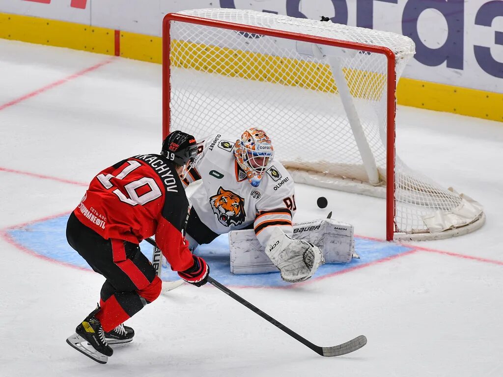 Хоккейные клубы. Амур хабаровск матч. Статистика амур авангард. Хоккей. Авангард омск амур хабаровск.