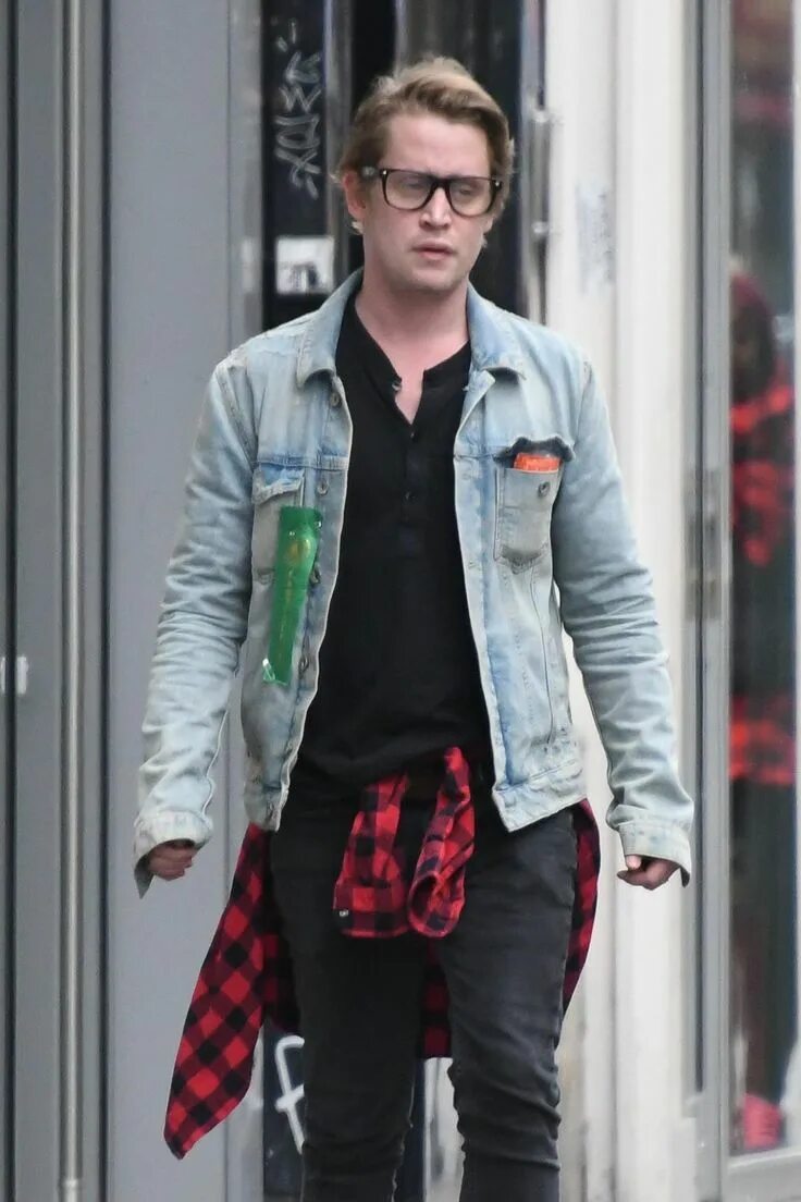 Маколей калкин звезда на аллее. Маколей калкин звезда на аллее. Маколей карсон калкин 2022 фото. Маколей калкин звезда на аллее. Маколей калкин 2022.