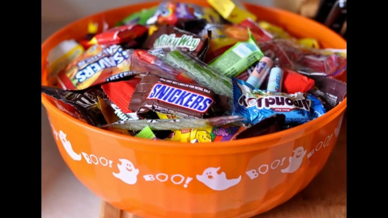 Хочу вкусняшек. Candy drive. Хочу вкусняшку картинка. Надпись хочу вкусняшки. Любимые сладости.