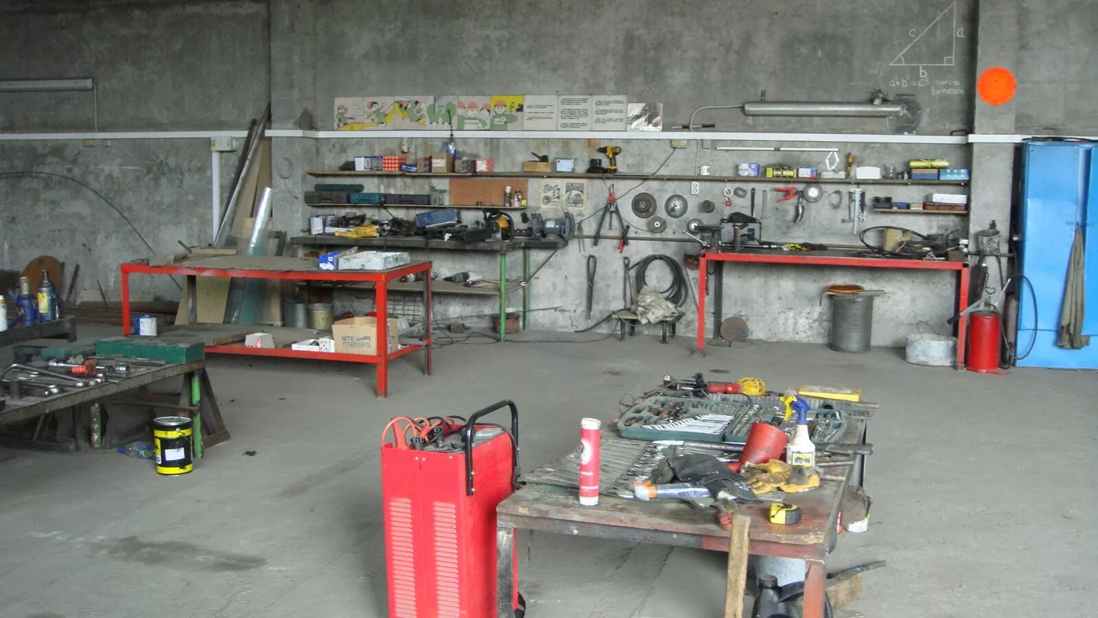 3g сервис саратов. ремонтное место. автосервис сто. автомеханик с подъемником. цех ремонта двигателей.