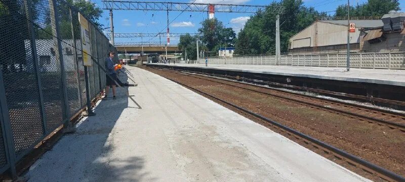 уравнительная платформа alutech sl. железная дорога москва вид с пешеходного перехода. станция лужская сортировочный парк. подготовка платформы. реконструкция железных дорог.