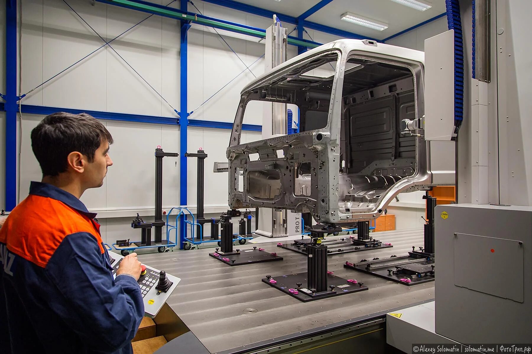 Автомобильный завод камаз набережные челны. Вахта набережные челны. Работа вахтовым методом набережные челны. Набережные челны завод камаз. Автосборочный завод камаз набережные челны.