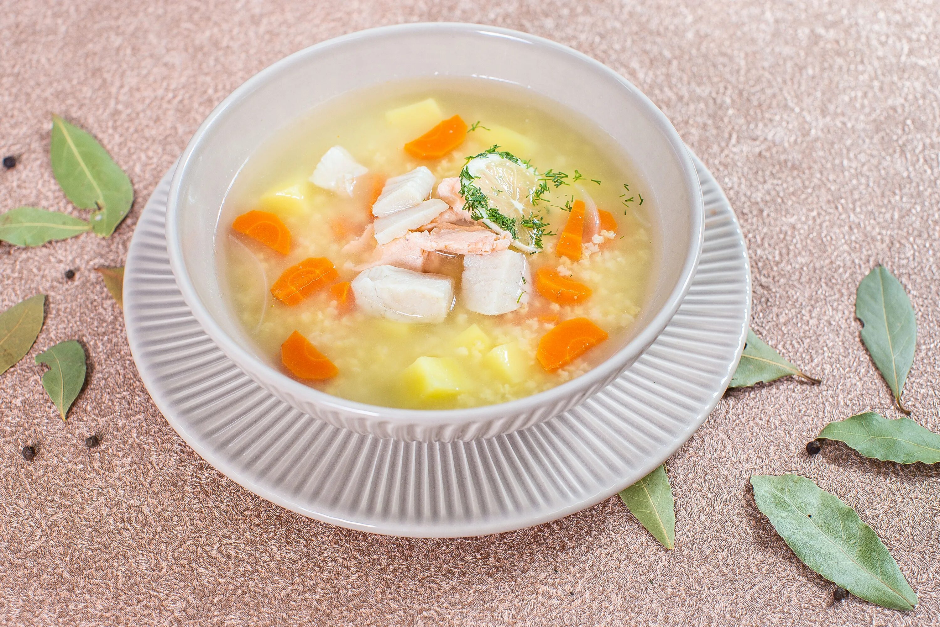 Рыбный суп из консервов калорийность. Рыбный суп "Дон Винченцо". Сайровый суп. Суп с рыбой. Рыбный супчик.
