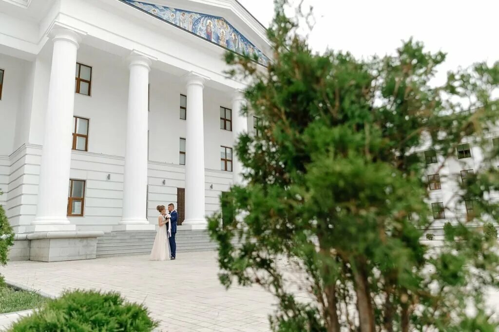 Волготанкер самара здание. Прекрасные места для фотосессии. Локации самары. Католическая церковь сердца иисуса самара. Красивые локации для фото симферополь.