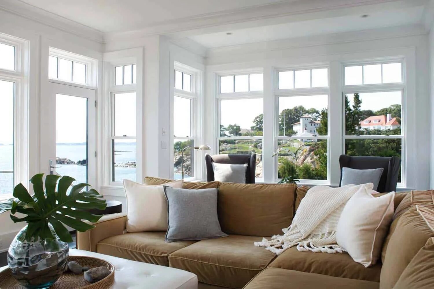 There three windows in the room