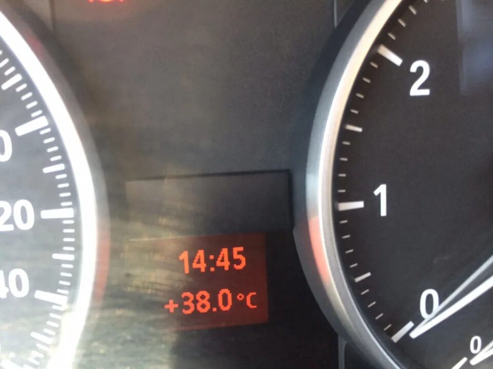 Фото температура машине. Датчики на шевроле круз 1. Мерседес показывает температуру плюс 85. Фото температура машине. Фото температуры в машине.