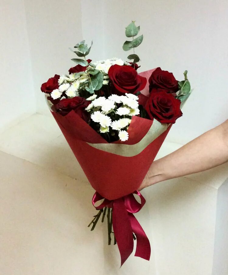 Маленький букет цветов из роз. Красивые маленькие букеты. Бюджетные букеты. Небольшие букеты цветов. Красивые мини букеты.
