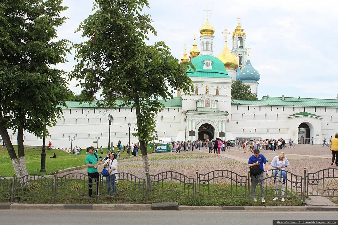Что можно посетить за один день. Сергиев посад туристы. достопримечательности города сергиев посад. аллея в лавре сергиев посад. сергиев посад достопримечательности за 1 день.