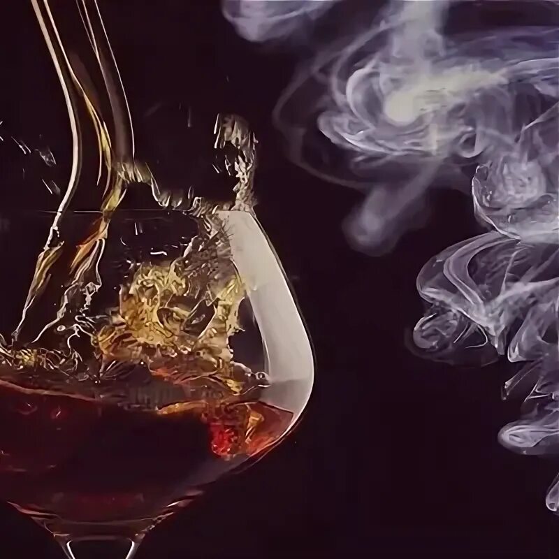 Алкоголь и дым. Алкоголь дымящийся. Виски с дымом. Вино и дым. Сигаретный дым дорогой коньяк