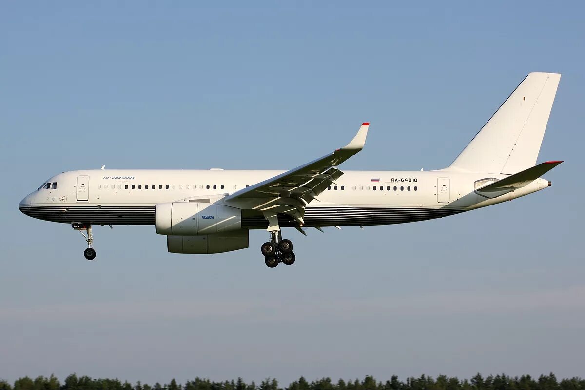 Ту 204 2024. Tupolev tu-204. туполев ту-204-300. tupolev tu-204-300.