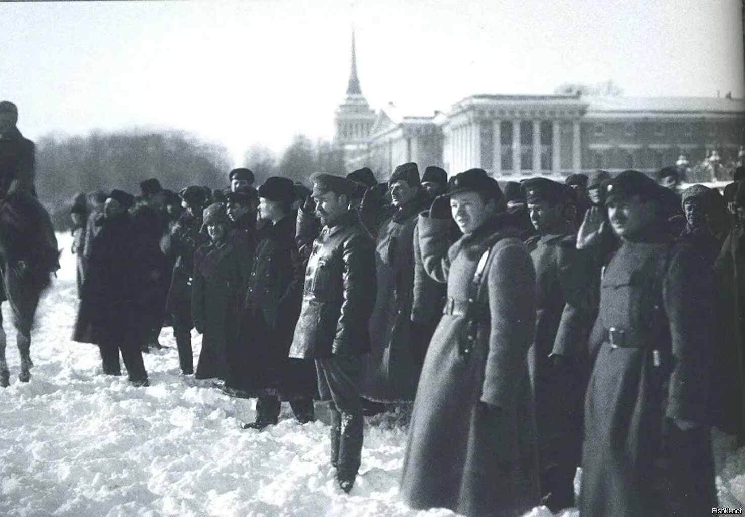 Красная армия взяла город за два дня. Парад красной армии 1919. 1918 Красний армия. Празднование 23 февраля в 1919 году. Армия 1918 года.