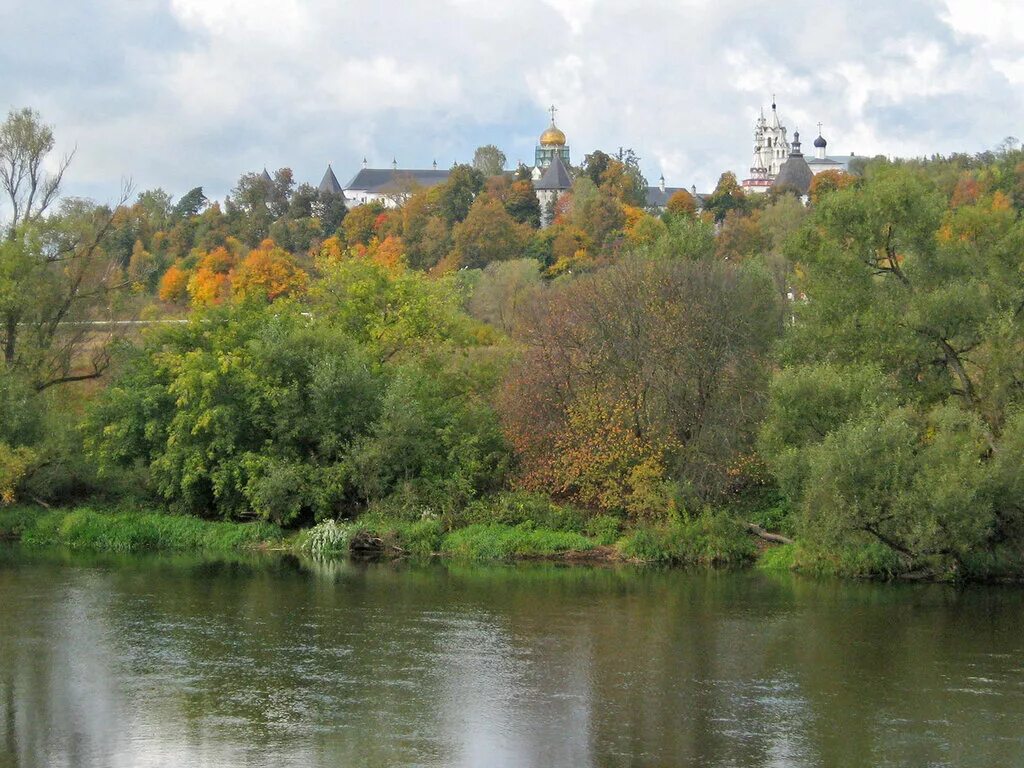 Окрестности звенигорода. Звенигородский городок Звенигород. Звенигородский городок достопримечательности Звенигорода. Мясина гора в Звенигороде. Природа Звенигорода Московской области.