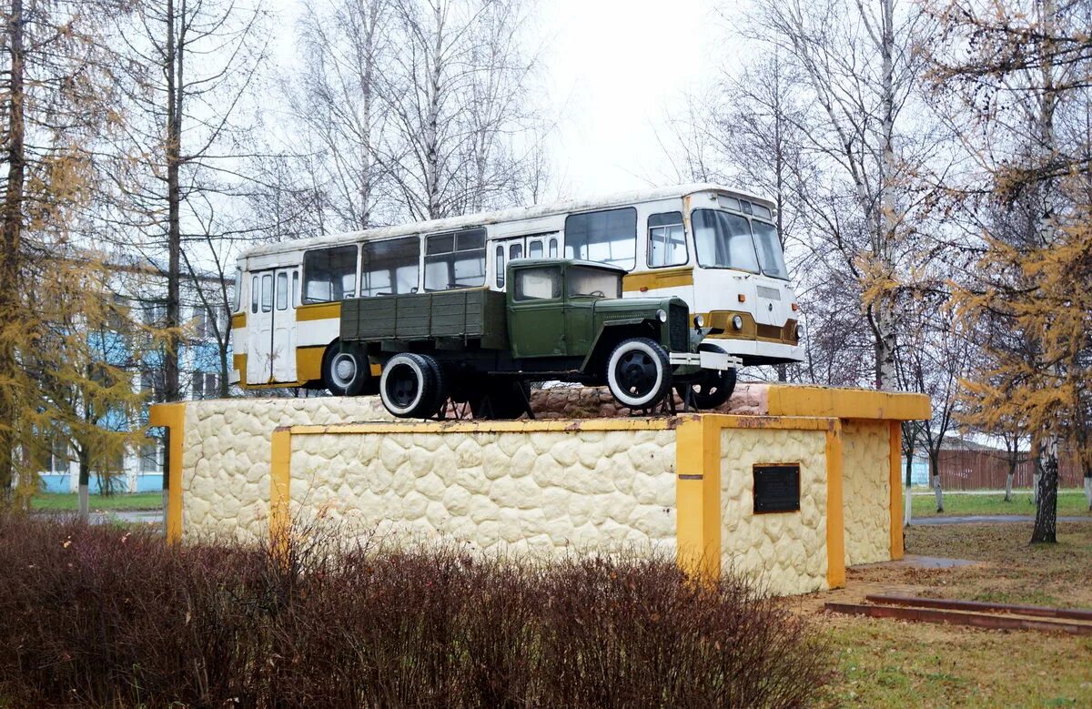 Монумент автобус. Лиаз 677 павловский посад. лиаз 677 павловский посад памятник. павлово посадское патп. памятник автобусу лиаз-677.