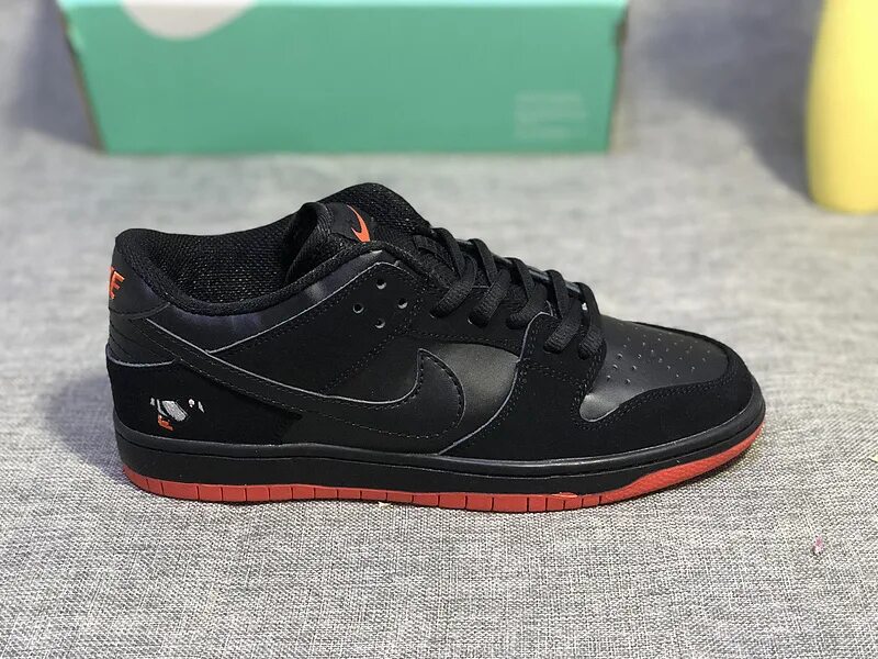 Найк с голубем. Nike SB Dunk Low Pigeon. Dunk Low Black Pigeon. Nike SB Dunk Low ‘Black Pigeon’ 883232 008. Nike Dunk Low Black Pigeon.