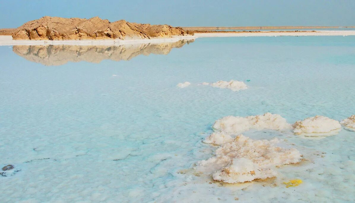 Мертвое море озеро. Солончаки мертвого моря.