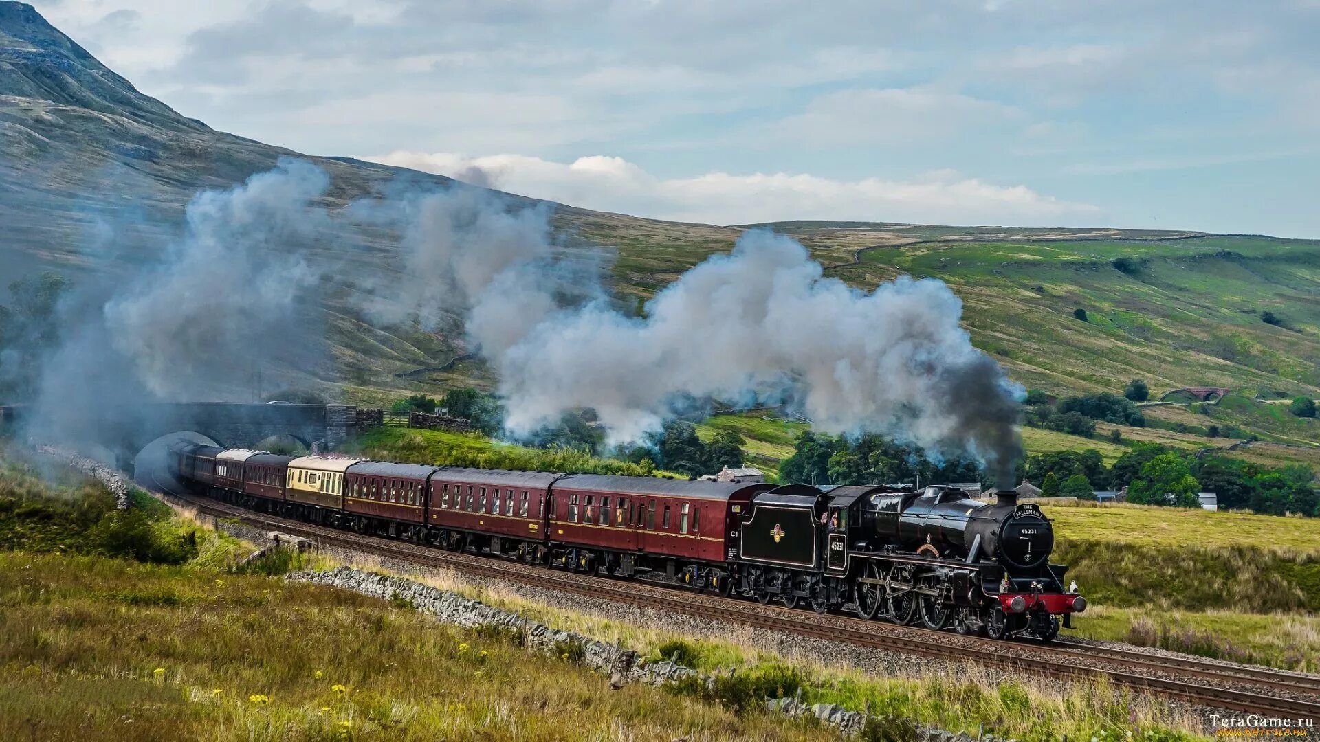 Поезд пара фото Steam train speeding in countryside free image download