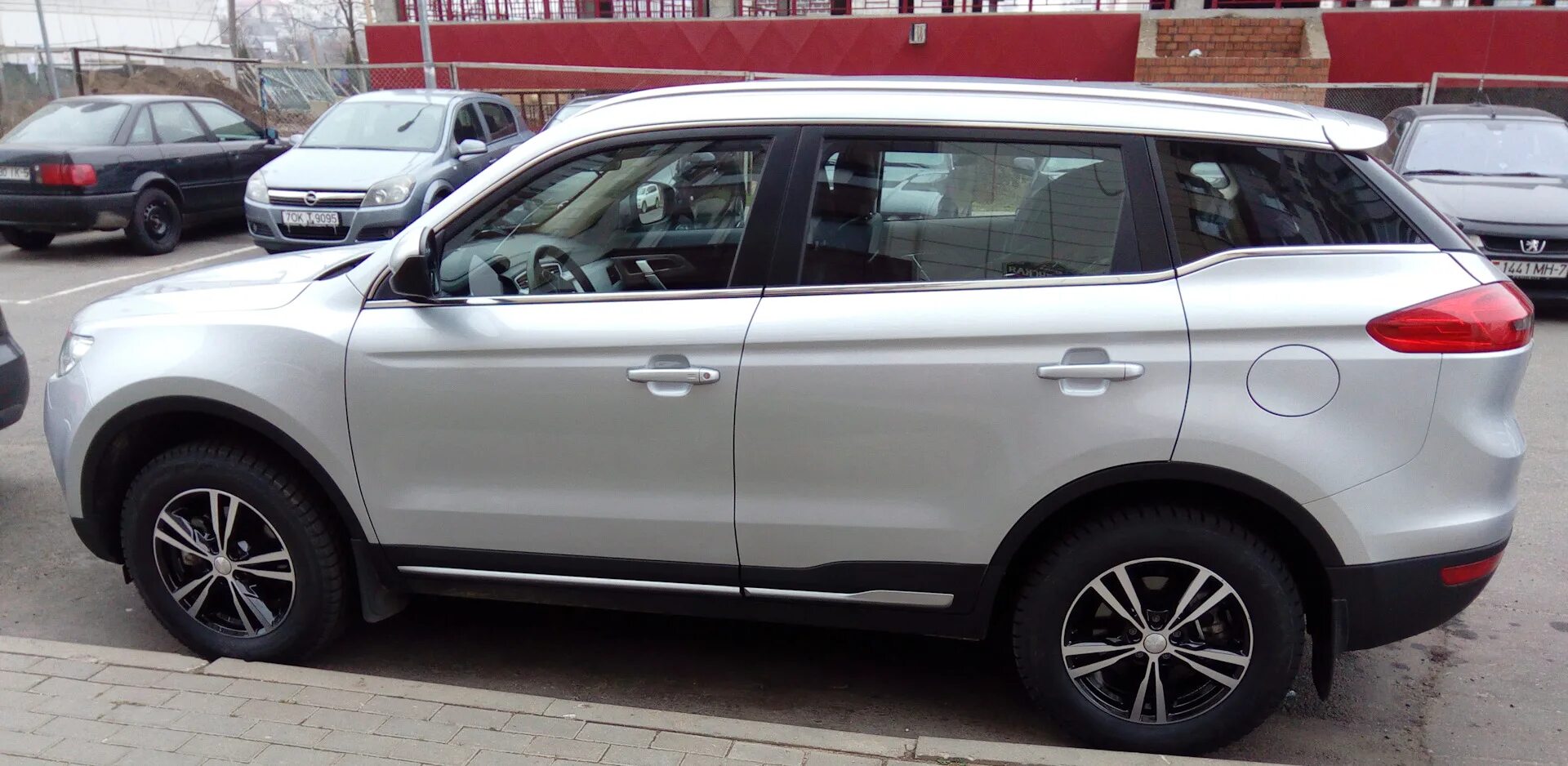 Geely atlas параметры дисков. Geely atlas pro серебристый. geely atlas 1g. geely atlas pro диски r19. диски джили атлас 18.