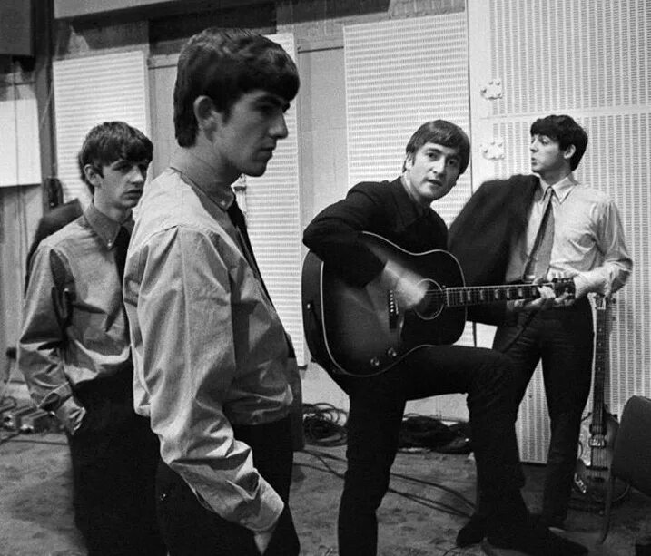 Tell him peggy gaines. Please me запись. Ринго старр битлз в молодости. Please please me the beatles обложка. Vee jay records.