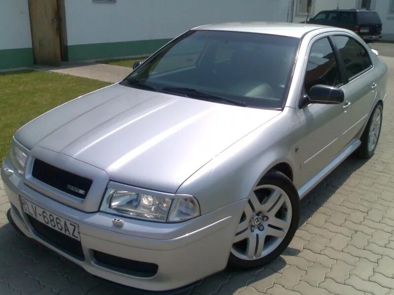 Купить октавию тур бу. Skoda Octavia 1.8. Skoda Octavia Tour 1.8.