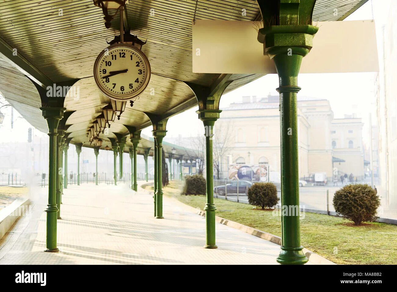 The train at 3 o clock. Английский в картинках train station. Вокзал перрон широкий. Назад в будущее 3 паровоз. The train at 3 o clock.