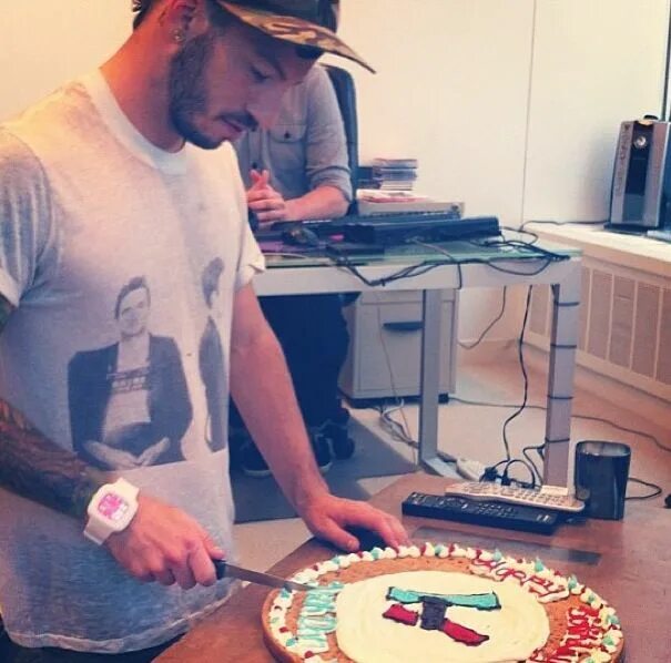 A twenty one year old. С днем рождения 21 pilots. торт twenty one pilots. торт с джозефом.
