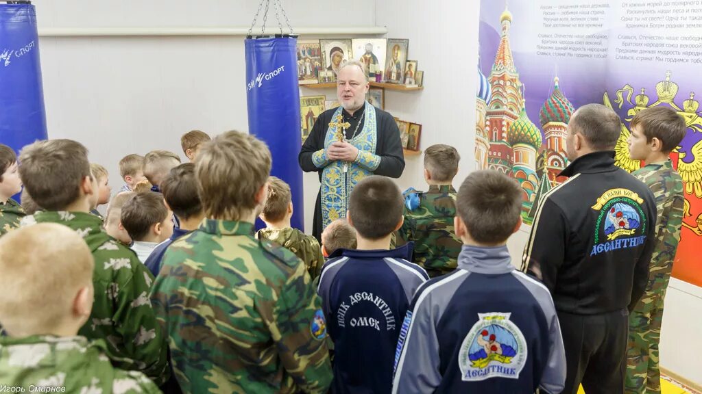 Клуб десантник Омск. Десантник гимназия 147 Омск. Спортивный патриотический праздник. Православный патриотизм.