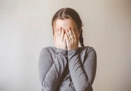 Дети с закрытым лицом