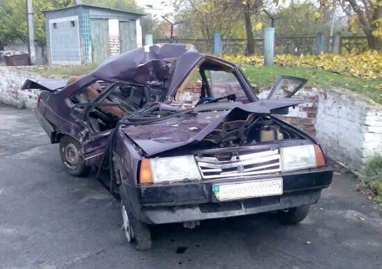 разбить в хлам. чёрная в хлам разбитая ваз2114. разбить в хлам. ваз 2114 битая в хлам. разбить в хлам.
