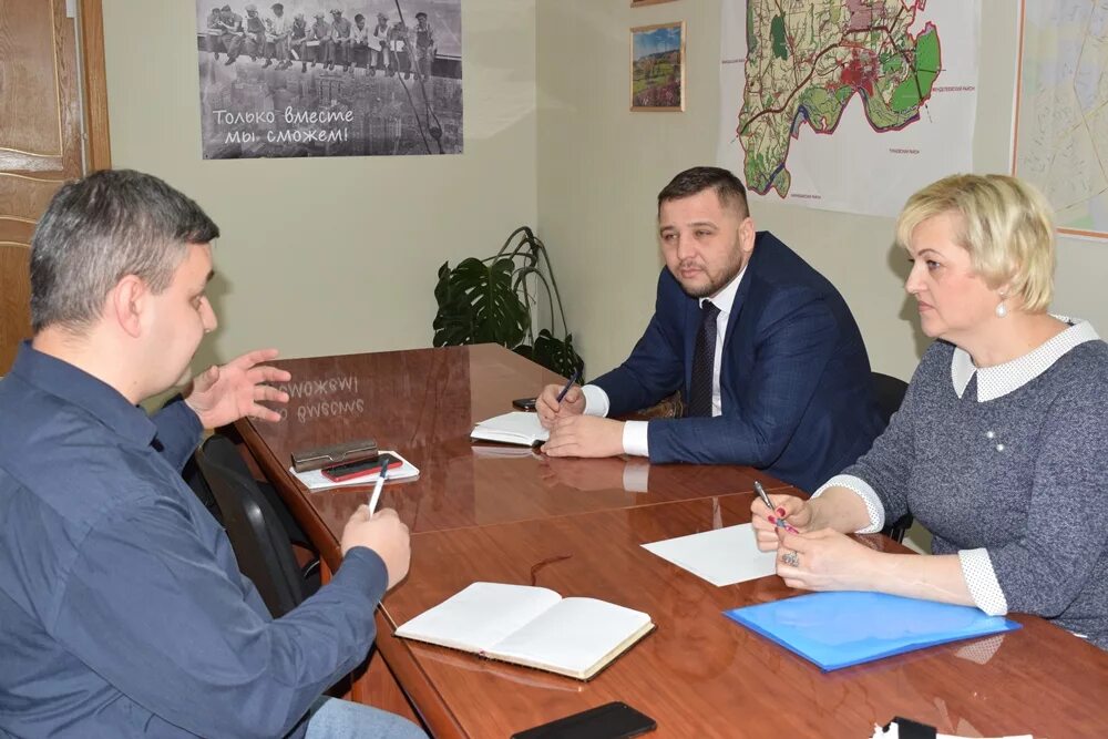 елабужский исполком. елабужский исполком. елабуга руководитель исполкома района. исполком елабуга руководитель исланов. елабужский исполком.