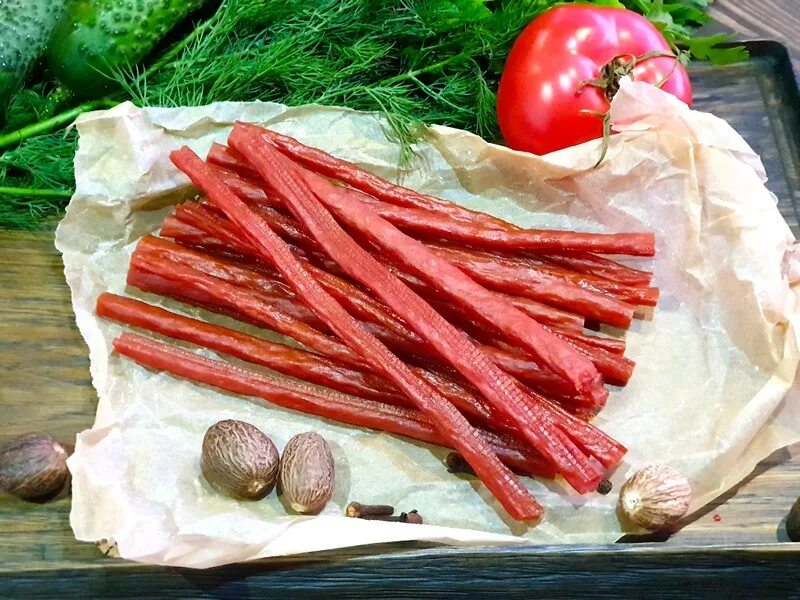 Соломка говяжья. Мясо соломкой. соломка мясная. говядина соломкой.