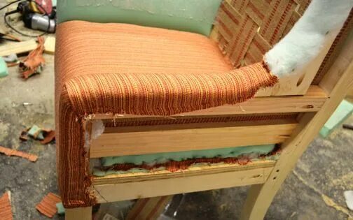 Стул деревянный с подлокотниками. Каркас кресла. Подставка на подлокотник дивана. Подлокотник бардачок гелендваген. Кресло с деревянными подлокотниками.