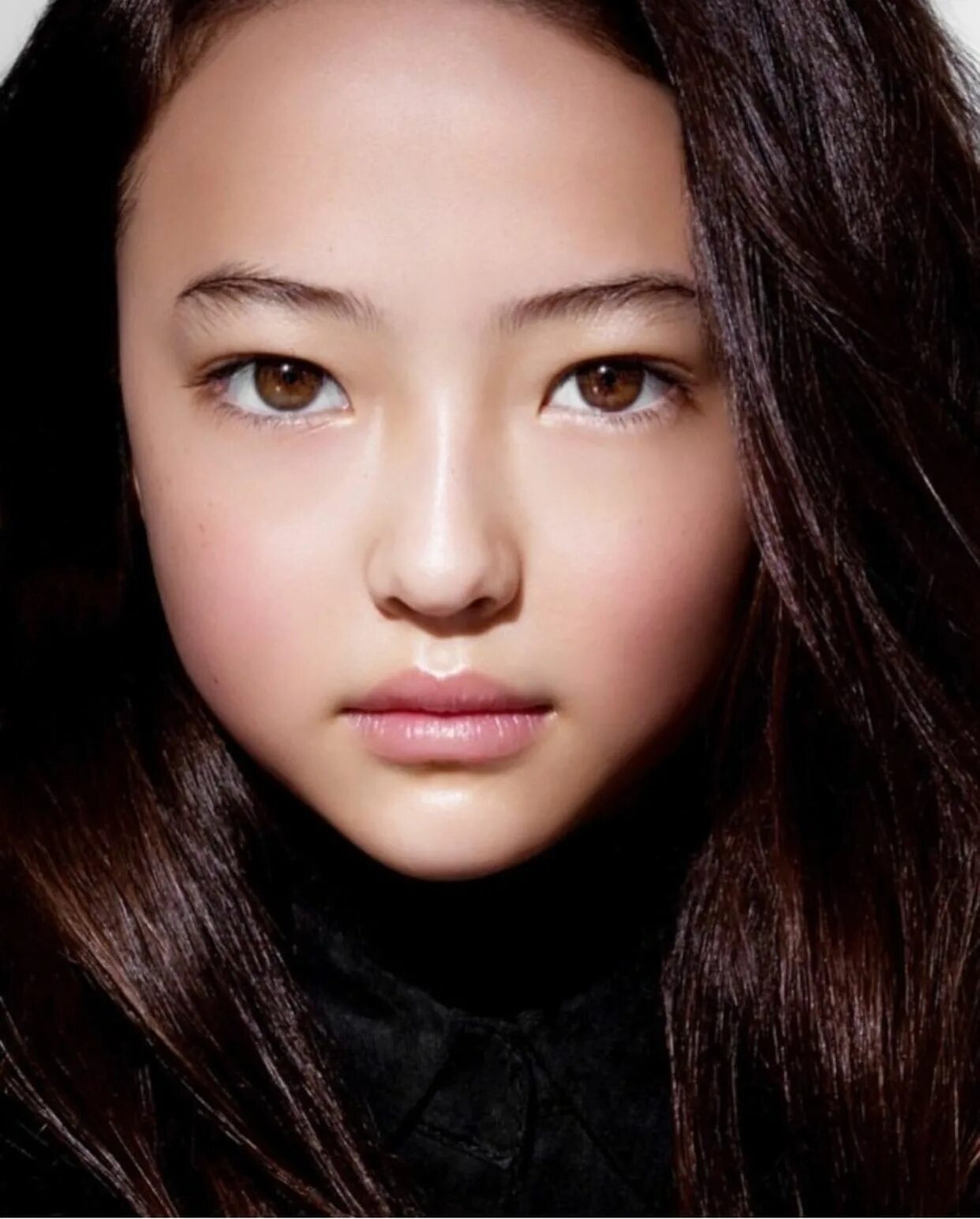 Кен су хи. Ким дабин кореянка без косметики. Азиаты с голубыми глазами. Голубой азиат. Китайцы с голубыми глазами.