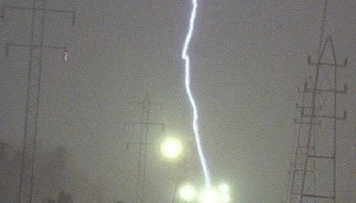 Молния шаровая молния. Шаровая молния. Гор шаровая молния читать полностью. Шаровая молния боготол. Медведицкая гряда шаровые молнии.