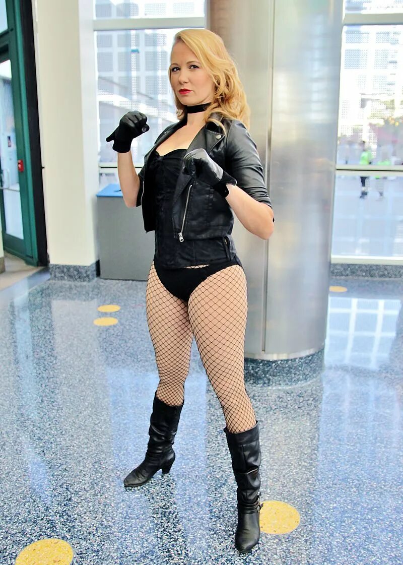 Wiki flashing. Vixence - Black Canary. Black Canary Cosplay hot. Vixence Cosplay.