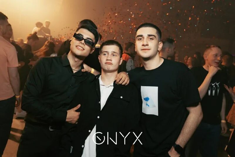 клуб оникс саратов фото.