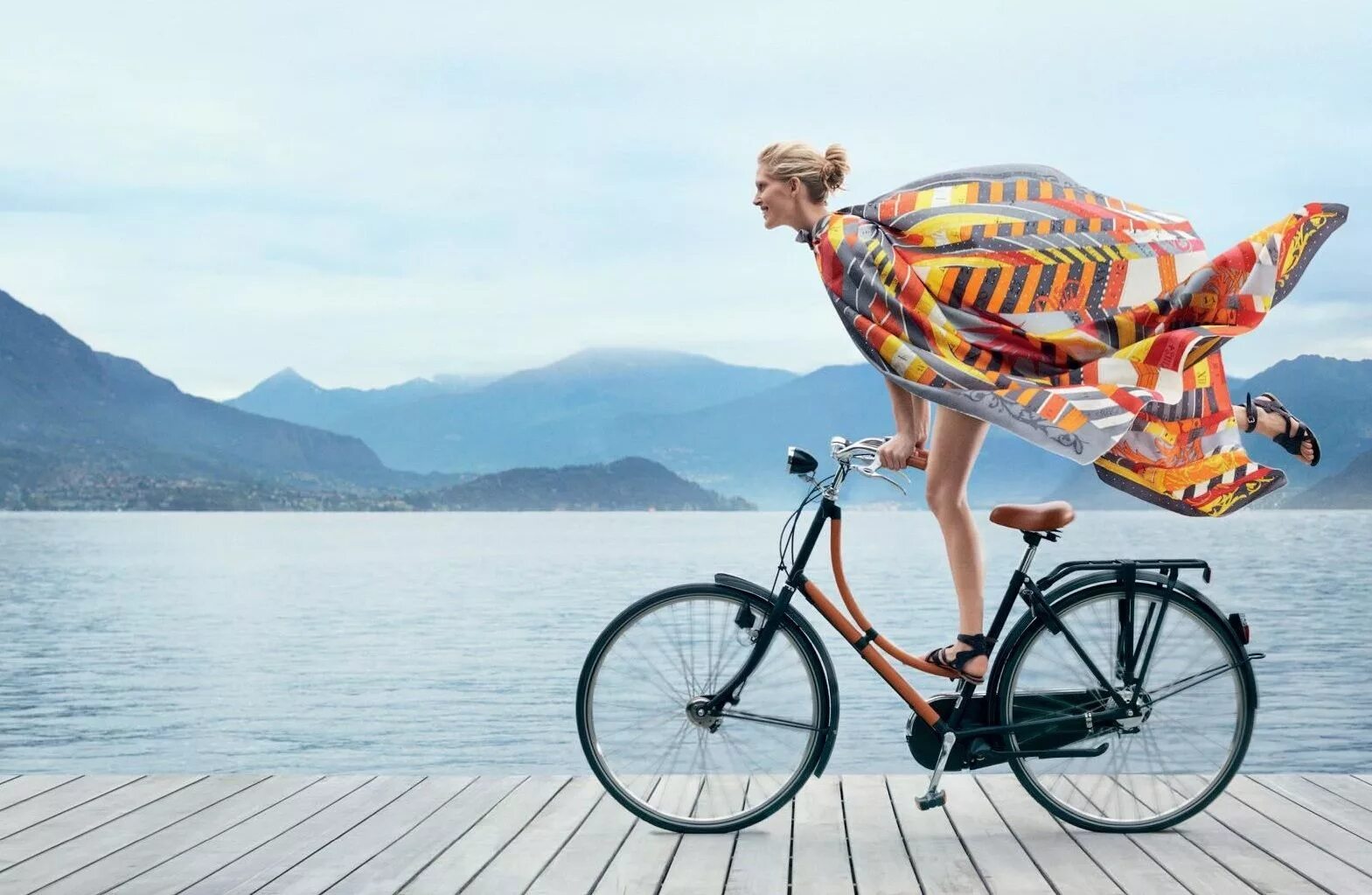 Women ride men. Красивые велосипеды. Велосипедист на велосипеде. Человек на велосипеде. Лето велосипед.