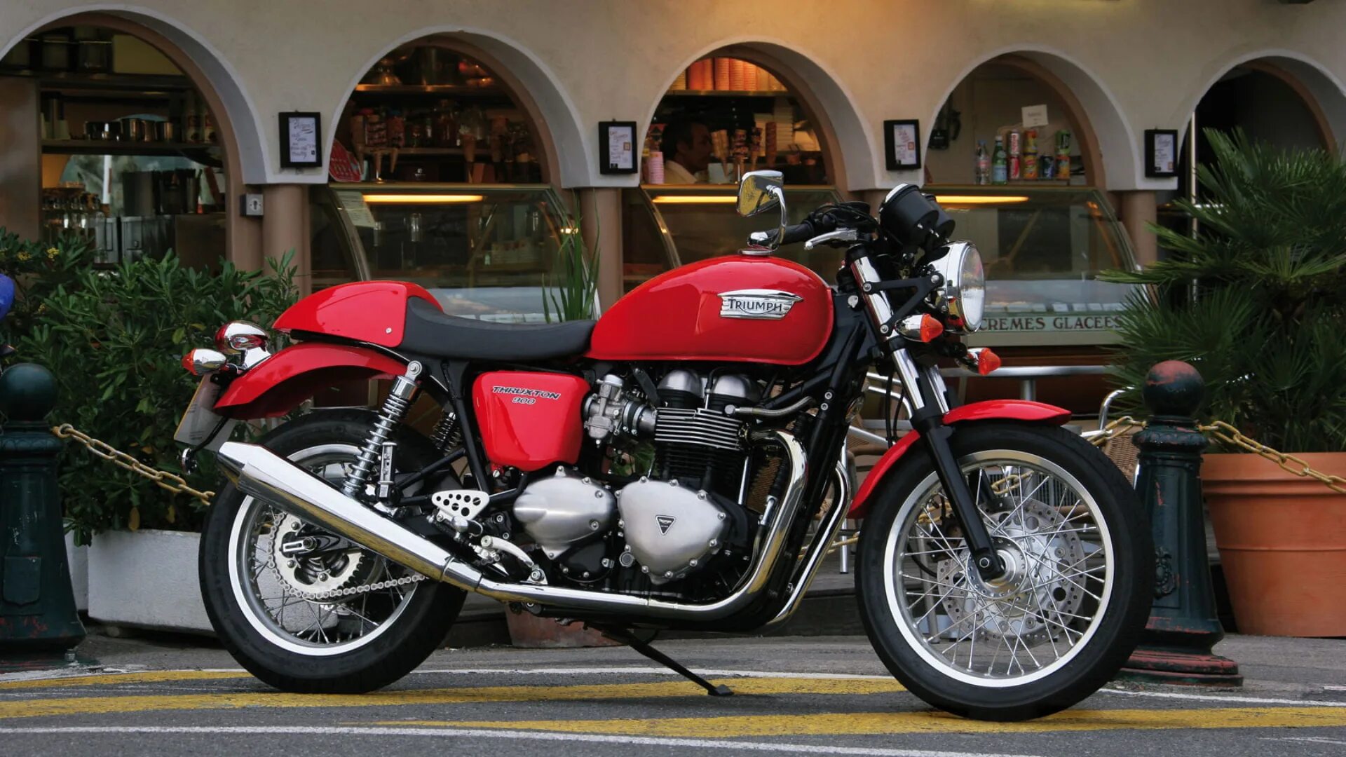 Triumph Thruxton 900. Мотоцикл Триумф Тракстон 900. Мотоцикл Триумф Тракстон 2009. Triumph Thruxton 900 2009.