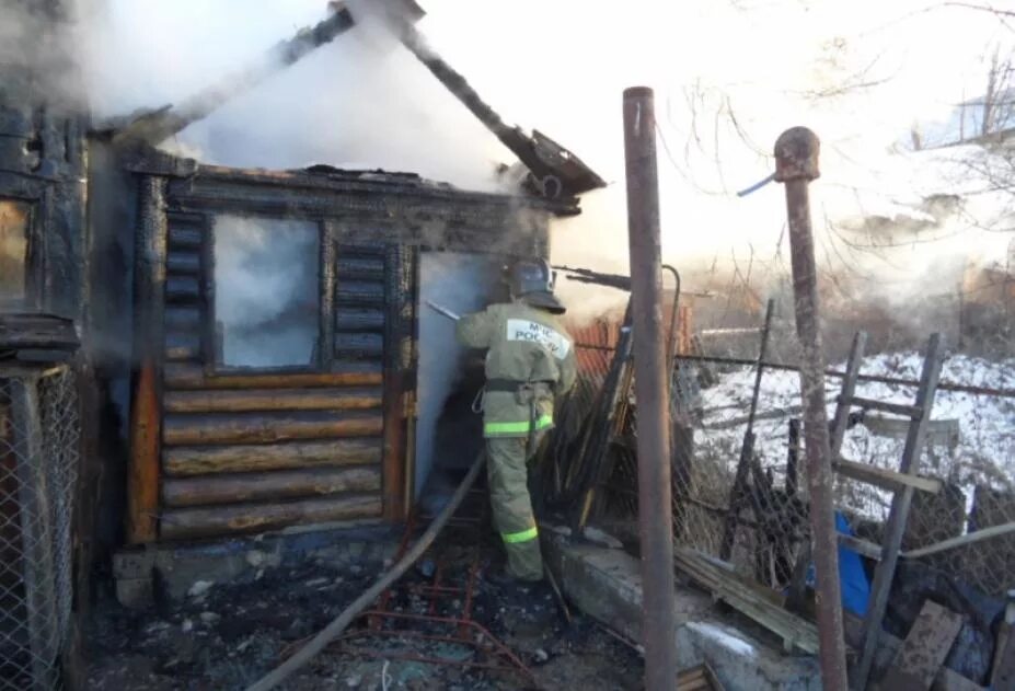 Сгоревший дом в деревне. Пожар в доме. Пожар на даче. Сгорела баня. Тоже сгорела