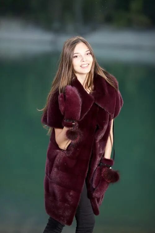 Шуба ruxara. Бордовая норка. Бордовая шуба yves salomon. Боодлвая норковая шуба. Бордовая норковая шуба.