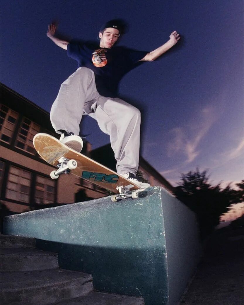 Кик флип скейтборд. Пауэлл бен "скейтбординг". Фиджитал скейтбординг. Скейтборд для трюков. Кик флип скейтборд.