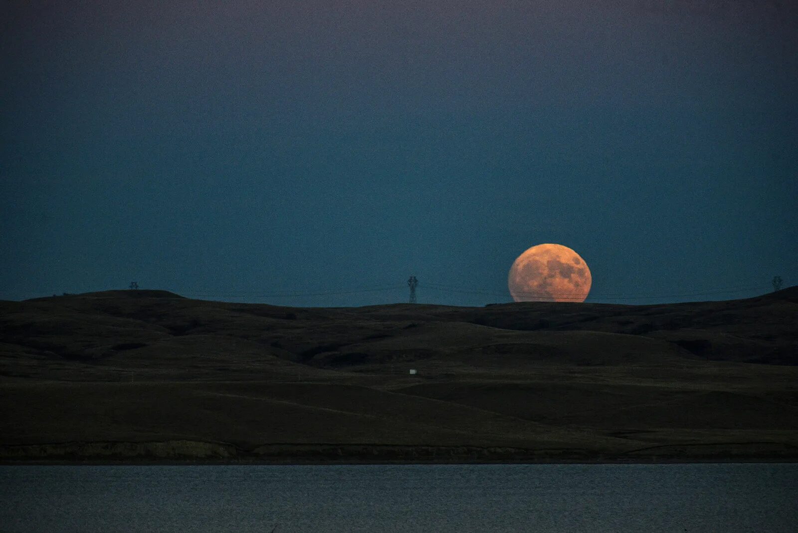 Next Week's Supermoon Will Be the Largest Since 1948