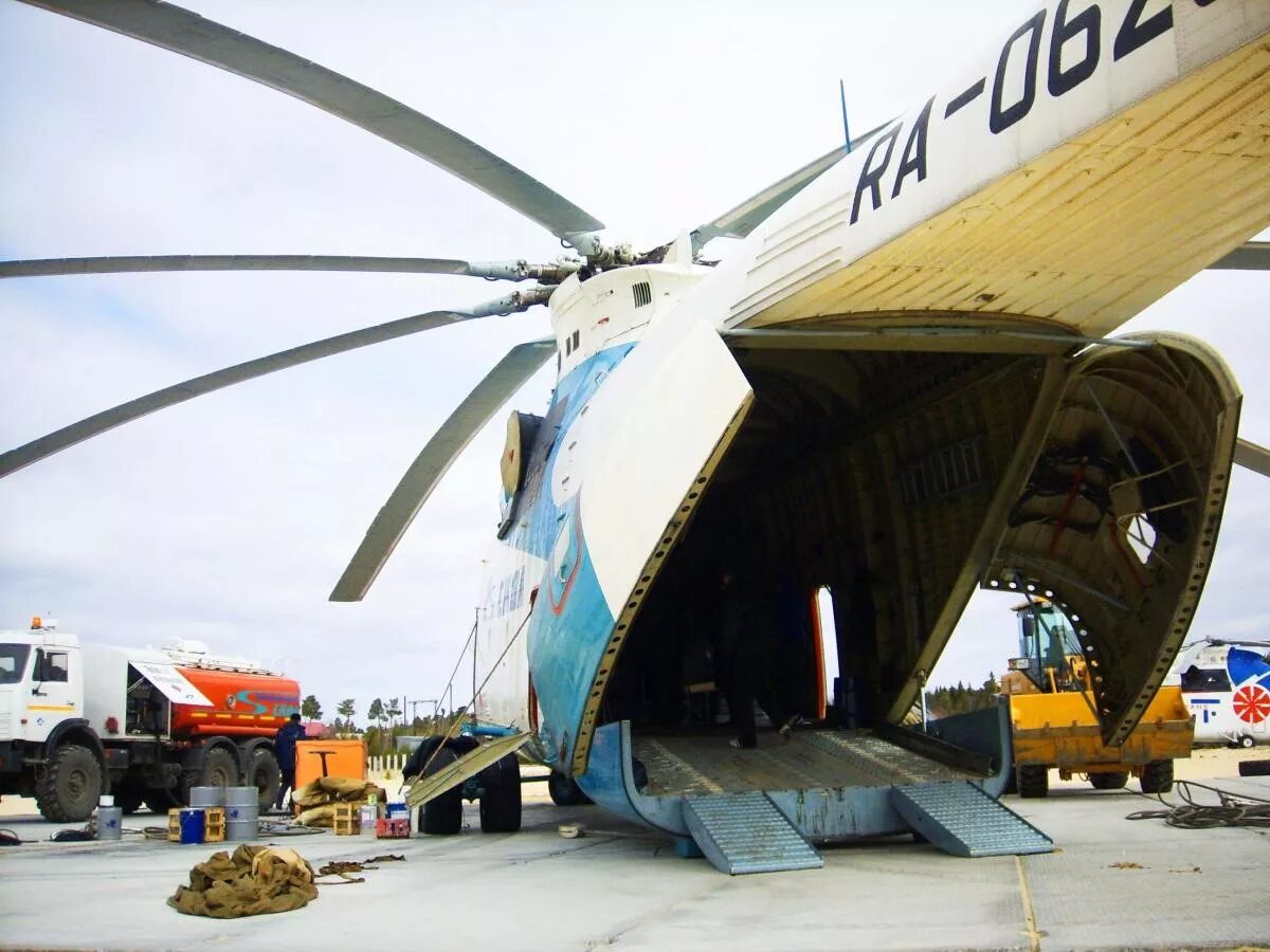 Самый 26. Самый большой вертолёт в мире ми 26. Ми 26 грузоподъемность. Самый большой российский вертолет ми 26 грузоподъемность. Ми 26 грузоподъемность тонн.