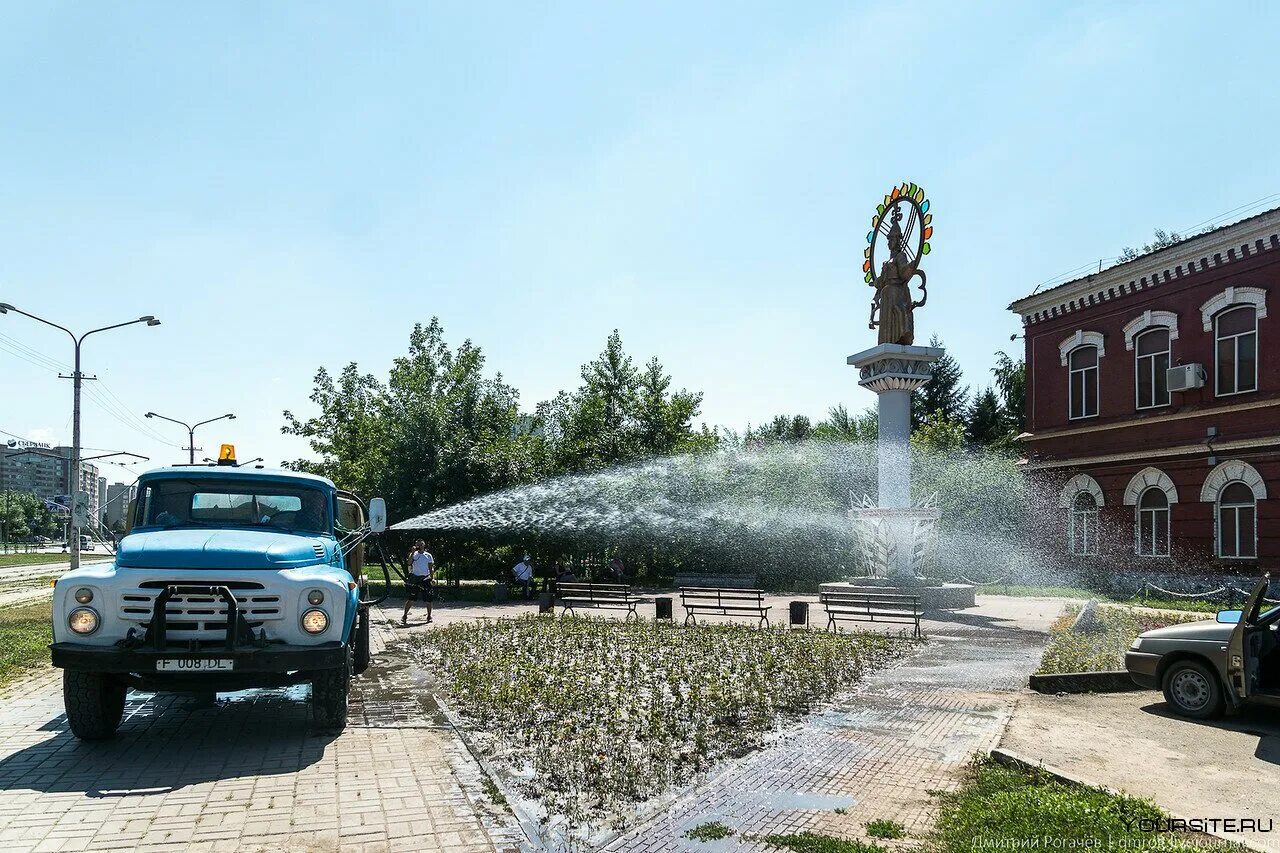 Купить в городе усть каменогорск. Усть-Каменогорск. Монумент Байтерек Усть-Каменогорск. Стрелка Усть-Каменогорск. Усть Каменогорск достопримечательности Усть-Каменогорск.