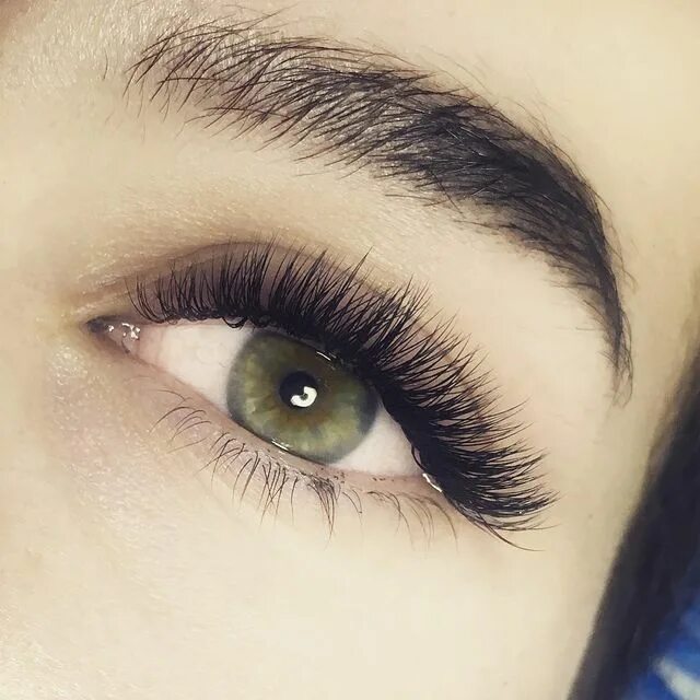 наращивание ресниц длина 12 черные глаза. ресницы веники нарощенные. эффект лайнера наращивание ресниц. ресницы 2д кайли.