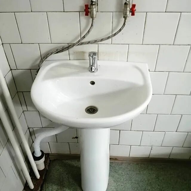 10b. Пьедестал для смесителя. Постамент со смесителем для ванны. Раковина hatria sculture yr37. Раковина hatria sculture 77 см.