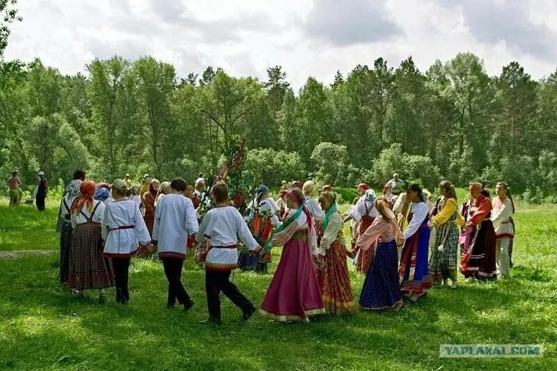 Народные гуляния летом. Народный хоровод. Русский хоровод. Славянский хоровод.