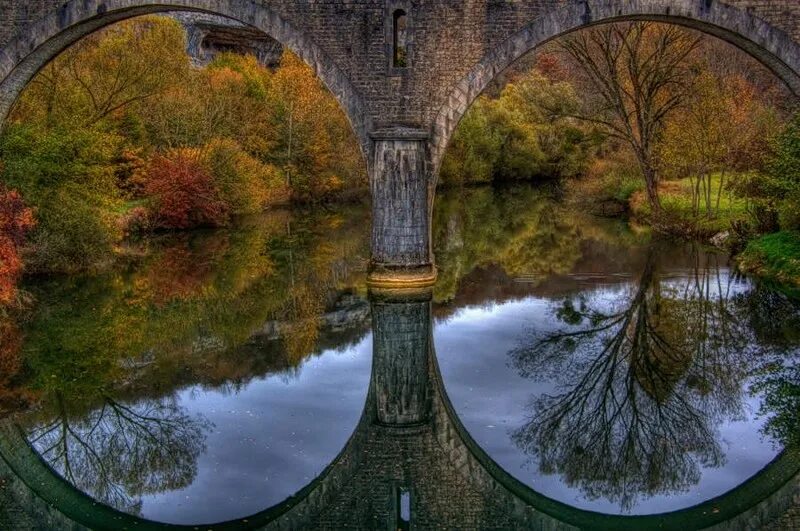 Отражение б. Отражение разное. разные отражения одного. отражение разных цветов. beautiful reflection.